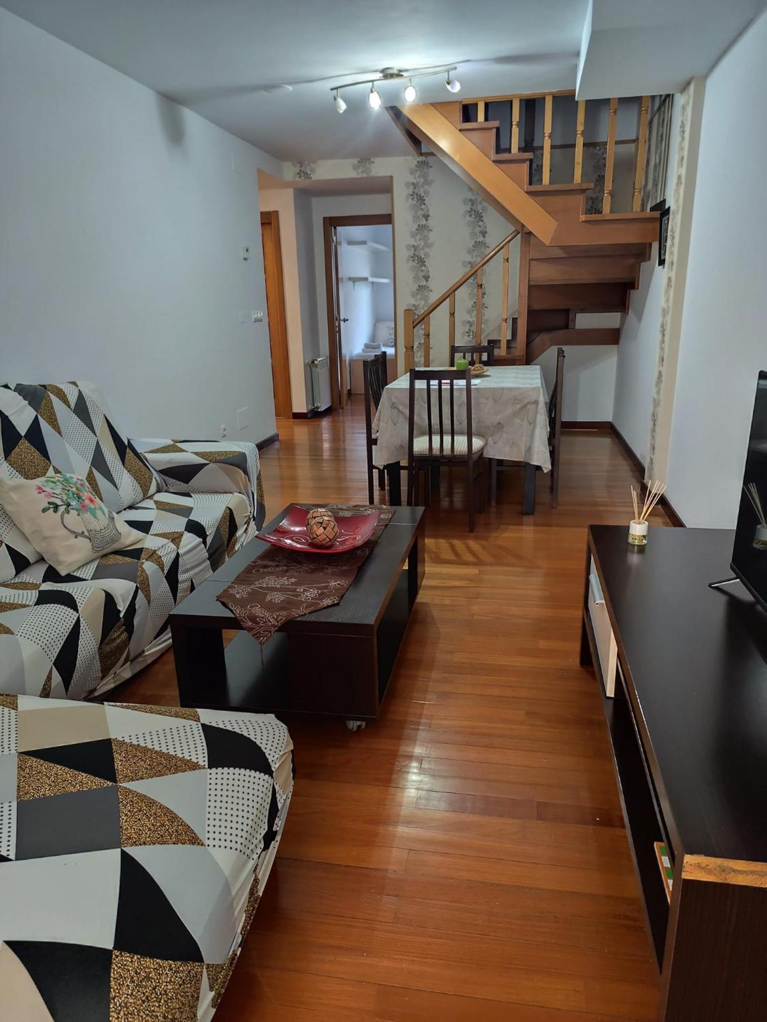 Duplex En Naron. 4 Hab. 3 Banos